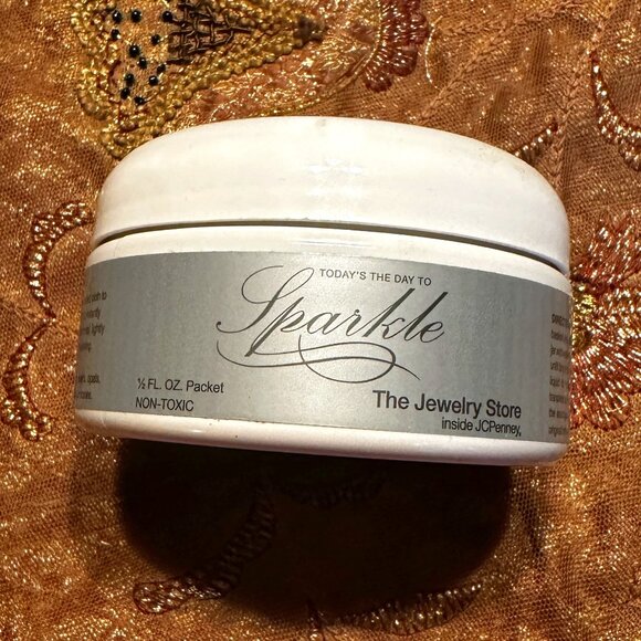 NEW! INSTANT SILVER JEWELRY CLEANER - COMES WITH TRAYS, BASKET, SOLUTION & CLOTH - Picture 1 of 3